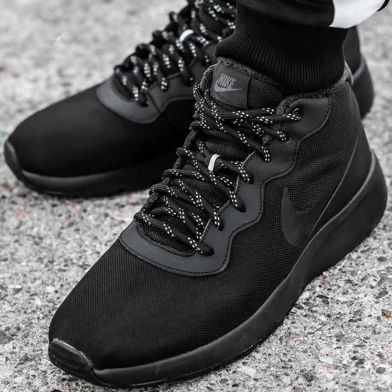 nike tanjun chukka mid