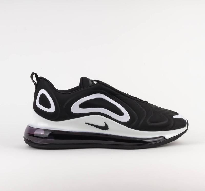 Nike 720 store noir blanc