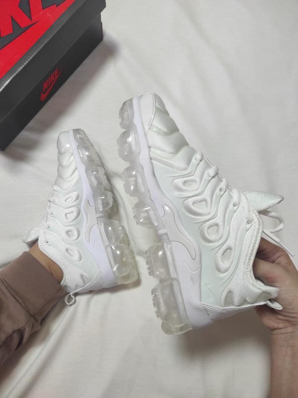 All store vapormax plus