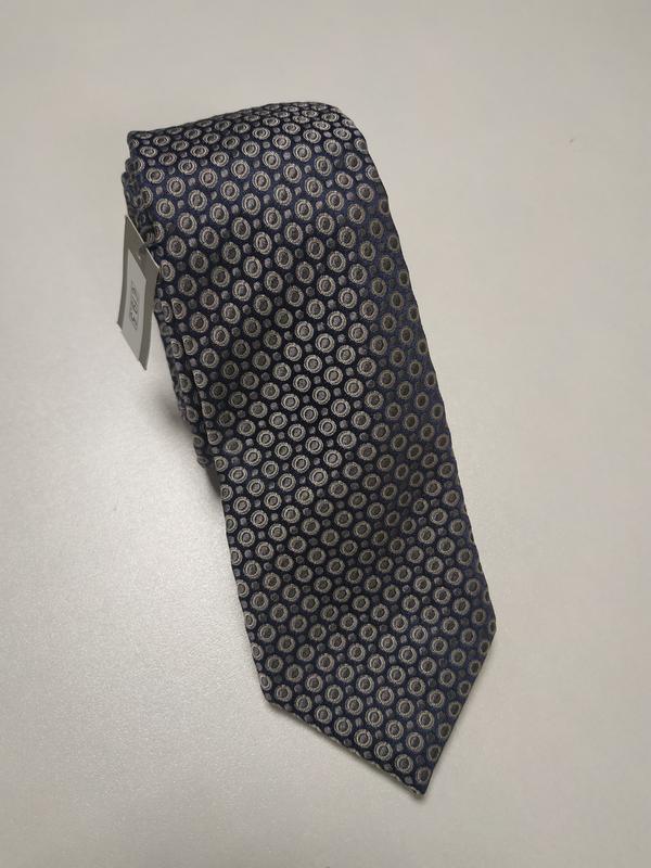 Шелковый галстук фирмы cos