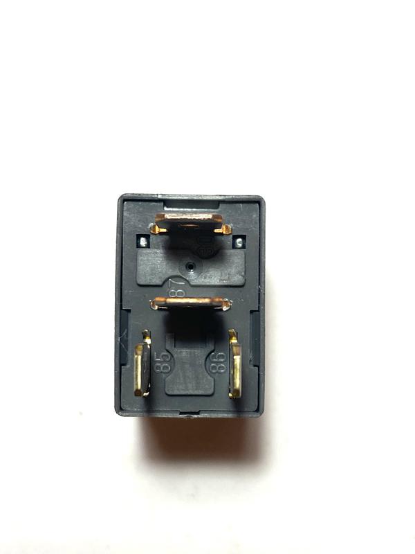 Автомобильное реле DC12V >PA66-GF33