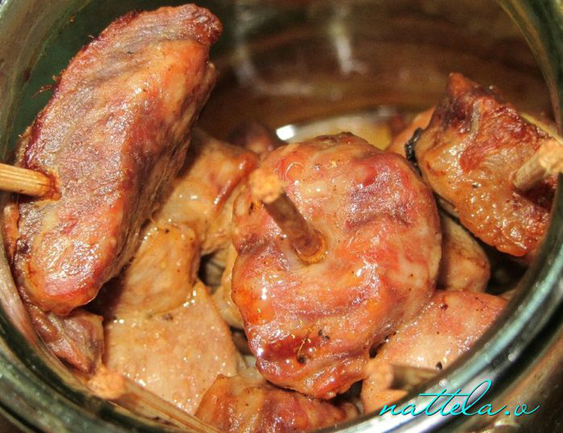 шашлык в банках. курица на банке в духовке. курица с овощами в банке в духовке. картошка в банке в духовке. курица на банке в духовке.