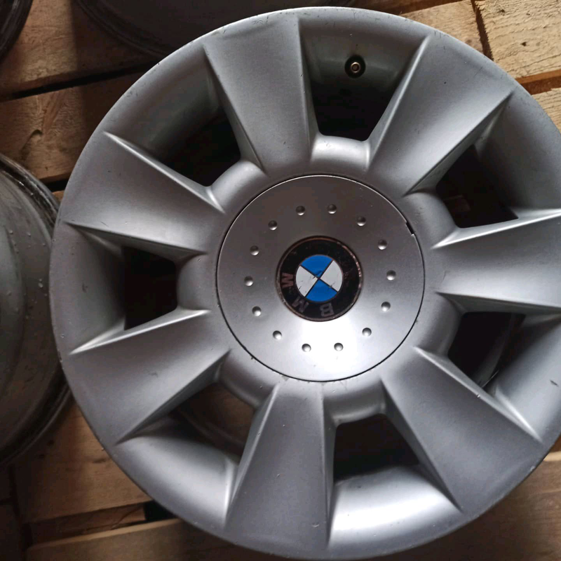 Диски р15 BMW: цена 2800 грн - купить Диски на ИЗИ | Черновцы