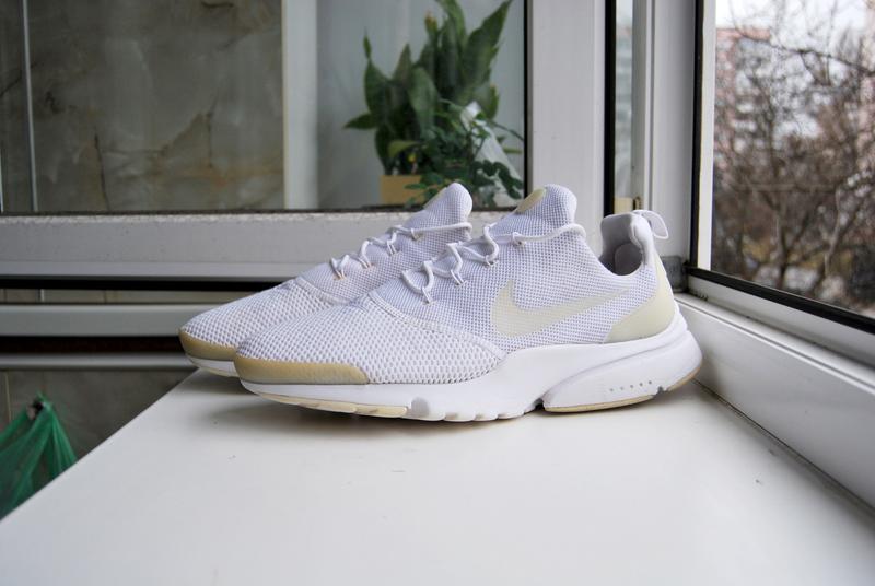 nike air presto fly triple white
