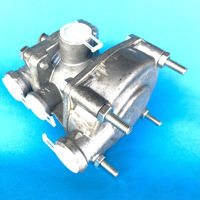 Кран керування гальмами причепа КамАЗ дводротовий КУТП-2/100.3...: ціна ...