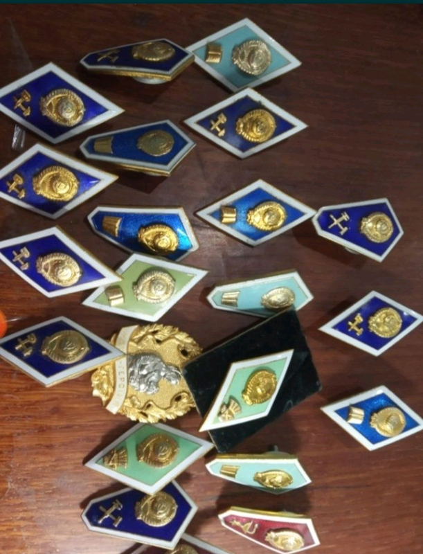 Ромбик значок машины