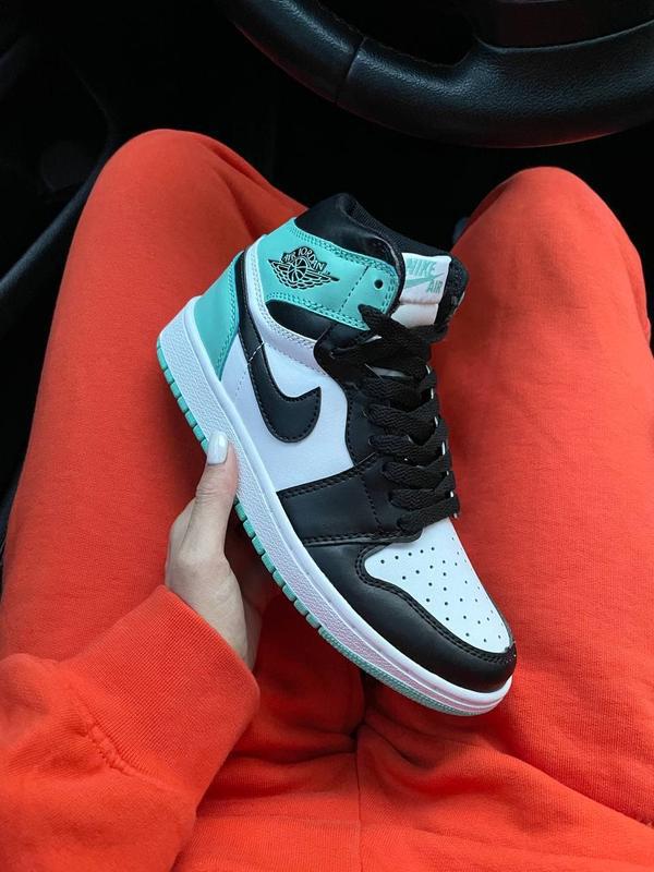 black and mint jordan 1