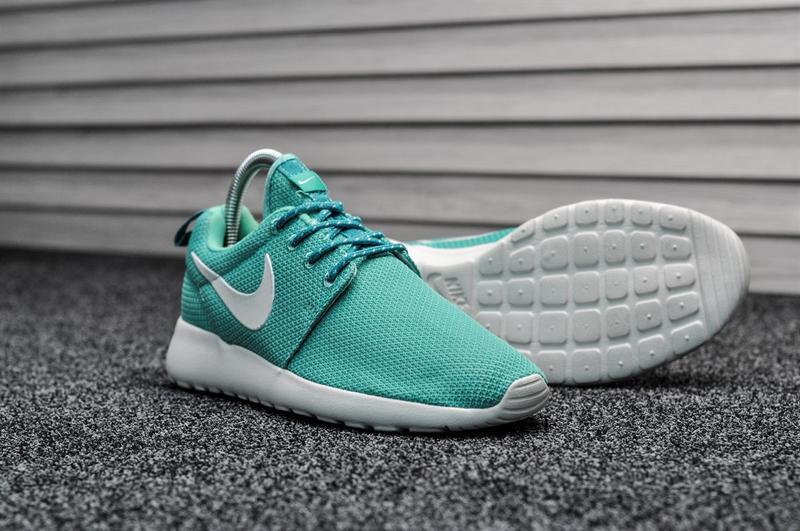 roshe run light green