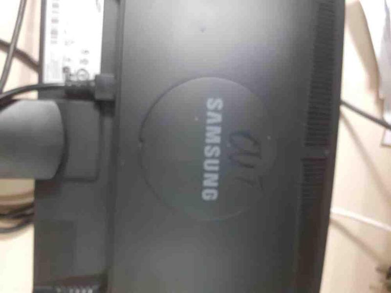 Монитор samsung 743n не включается