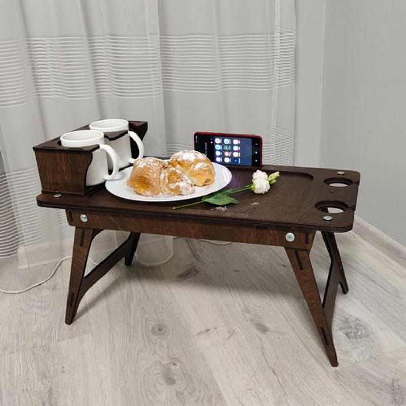 Маленький столик для завтрака в постель