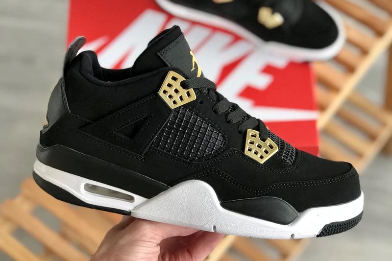 Jordans retro 4 black best sale and gold