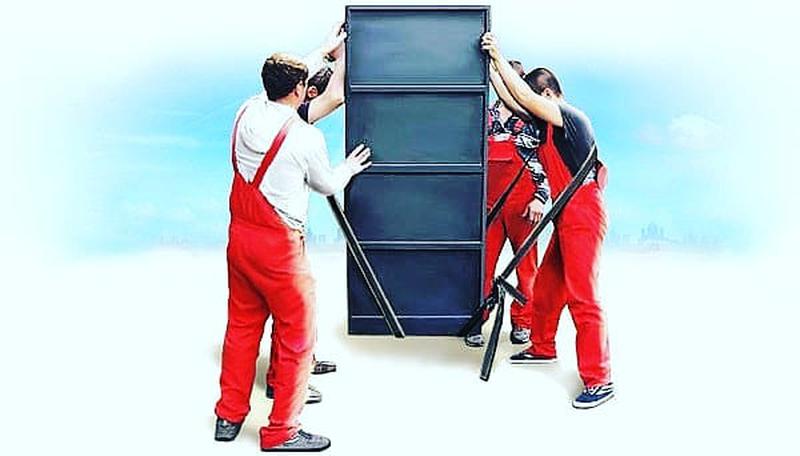 Такелажные работы грузчики. Грузчики такелажники. Грузчики такелажники. Такелажные работы. Услуги грузчиков такелажников.