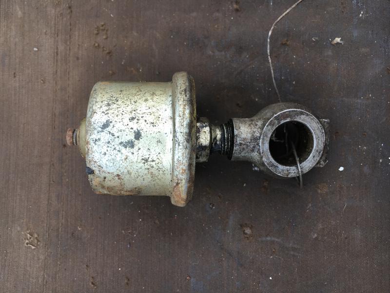 Датчик тиску масла автомобіля ГАЗ ЗІЛ МАЗ КАМАЗ КРАЗ УРАЛ МТЗ ... - 700 ...