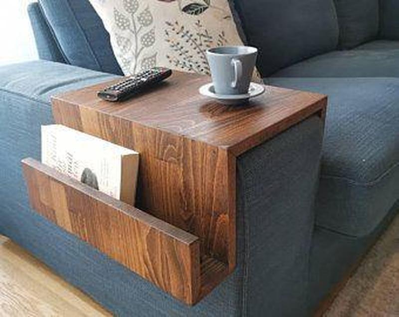 Столик для дивана на подлокотник