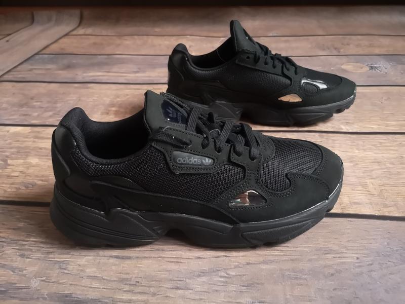 adidas falcon g26880