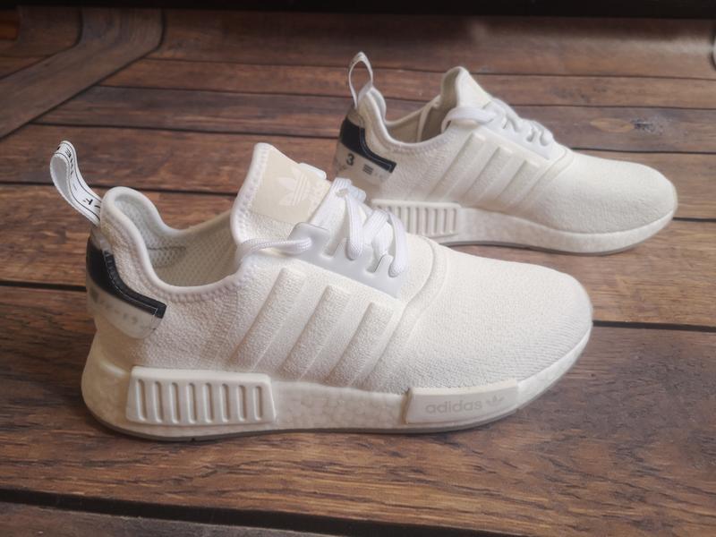 Кроссовки adidas nmd r1 bd7746 на IZI.ua (3591383)