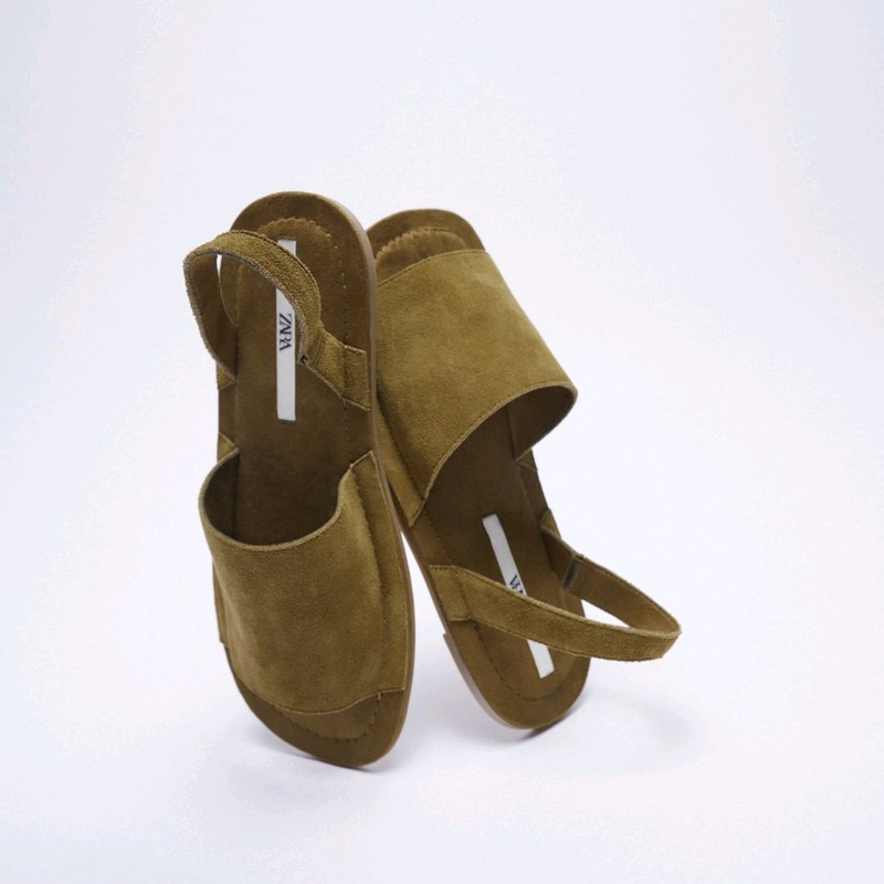 Замшевые сандалии от Zara.