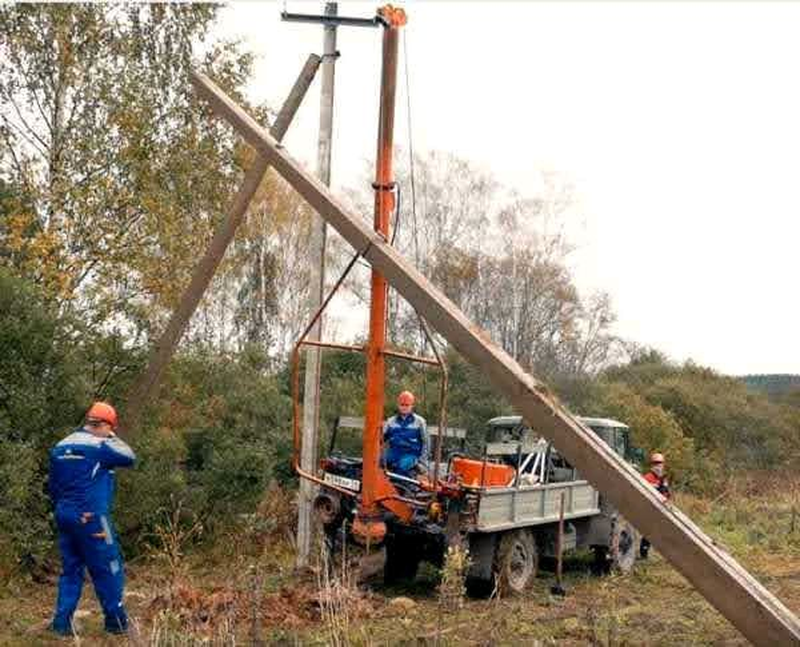 Монтаж опор. Разгрузка опор БКМ 66. Монтаж жб опор вл 10 кв технология. Монтаж опор вл 10 кв. Демонтаж опоры ЛЭП 10кв.