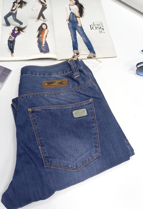 Классические тонкие мужские джинсы