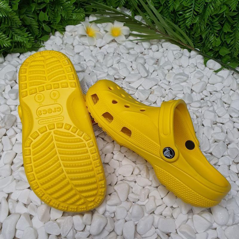 crocs baya clog yellow