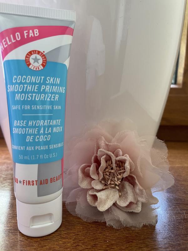 First aid beauty hello fab coconut skin smoothie priming moist... - 550 ₴,  купить на ИЗИ (62714893)