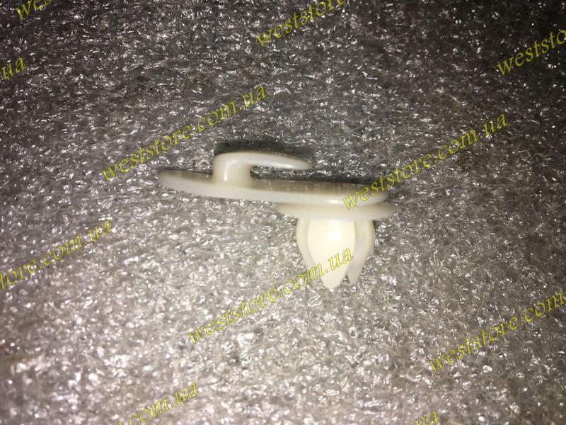 Пистон обшивки двери 2104 - особенности установки и выбора