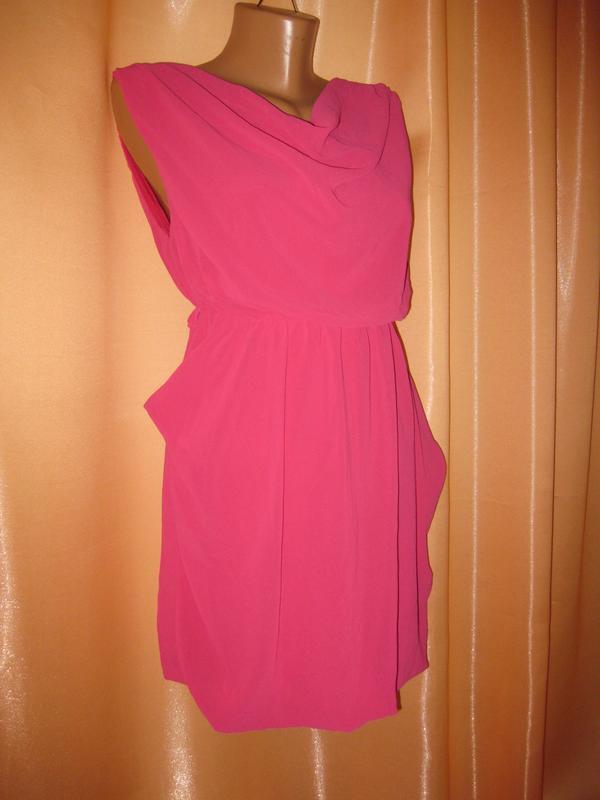 Силуэтное приталенное розовое легкое шифоновое платье песочные...