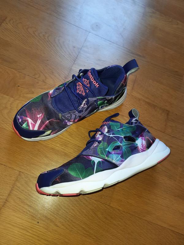 Reebok store furylite graphic