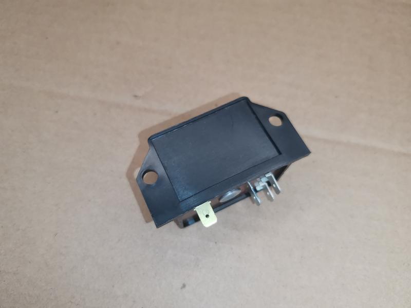 Реле Контрольной Лампы Заряда Аккумуляторной Батареи ВАЗ 2101-07 - 140 ...