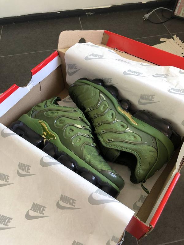 olive green vapormax plus