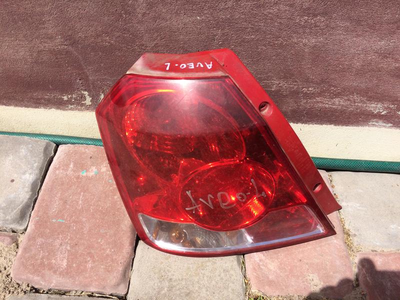 фонарь задний правый хэтчбек авео 250. фонарь задний левый авео т200 артикул. задний левый фонарь шевроле т200 хэтчбек. фонарь авео т200. задние фонари диодные авео т200 седан.