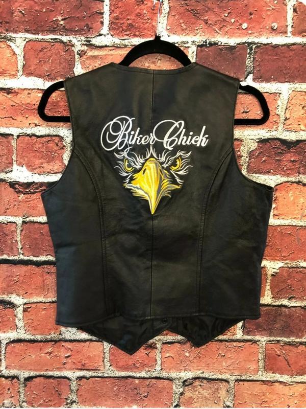 Женская байкерская жилетка кожа biker chick с вышивкой с орлом...