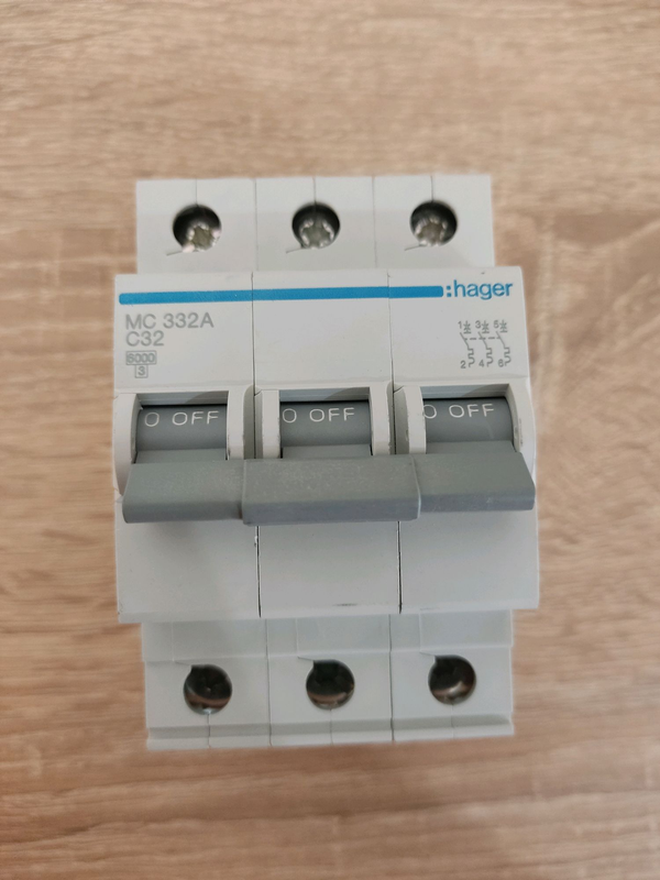 Автоматичний вимикач Hager 3P 32A C 6kA (MC332A)