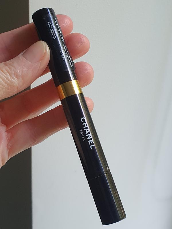 Chanel Eclat Lumiere - Корректирующий карандаш, улучшающий цвет