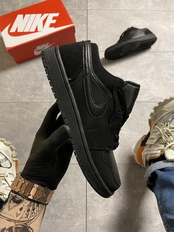 nike jordan 1 low triple black