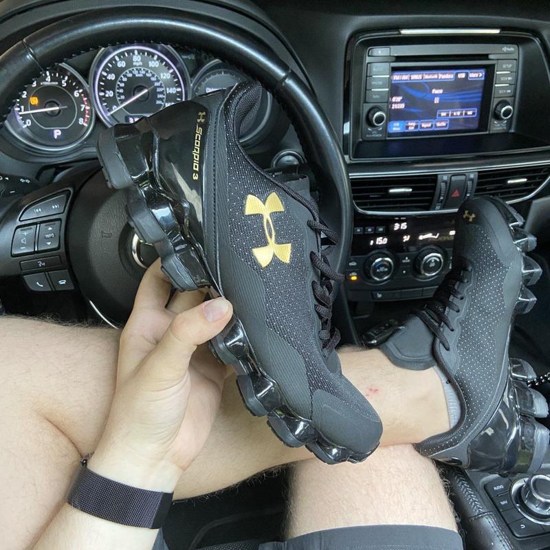 under armour scorpio black gold