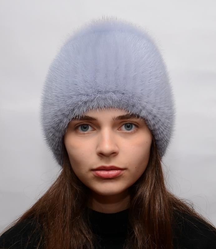 Женская зимняя вязаная норковая шапка бубон-разрез светлый ирис