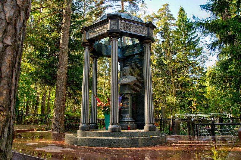 Изготовление памятников, надгробий и мемориальных комплексов. на izi.ua ...