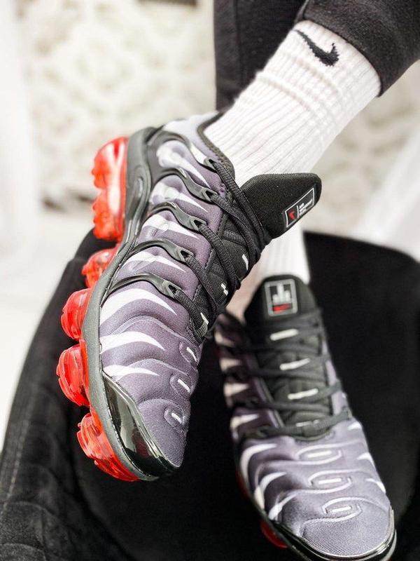 red black and white vapormax plus