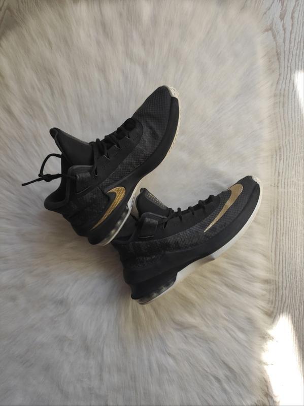 Nike air max infuriate 2 mid black hotsell gold swoosh