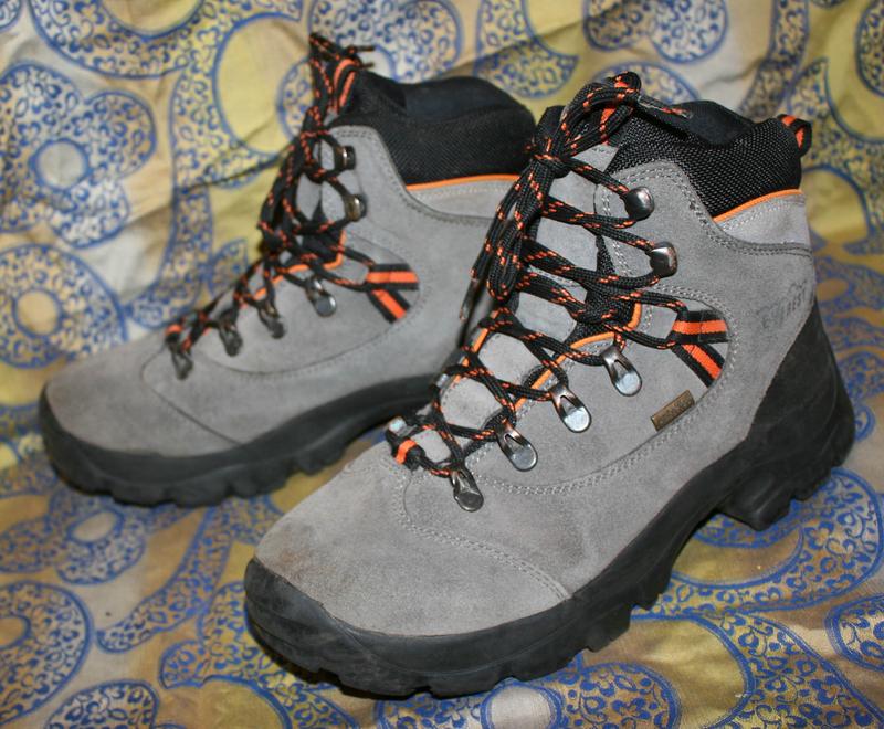 Влагостойкие кожаные кроссовки Everest.