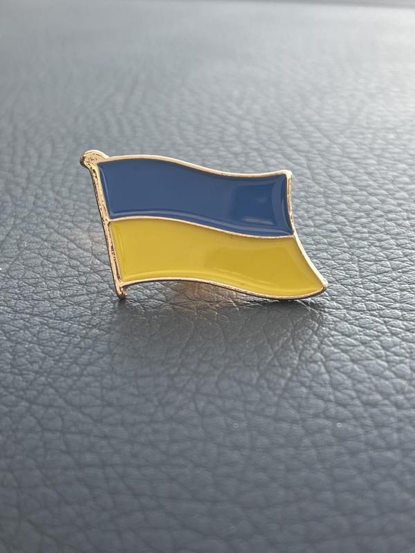 Значок пин флаг украины