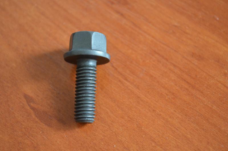 болт приемной трубы д245. болт приемной трубы. болт крепления приемной трубы, оригинал, 7707098001 размер. болт приемной трубы lifan x60. болт кронштейна приемной трубы 2108.