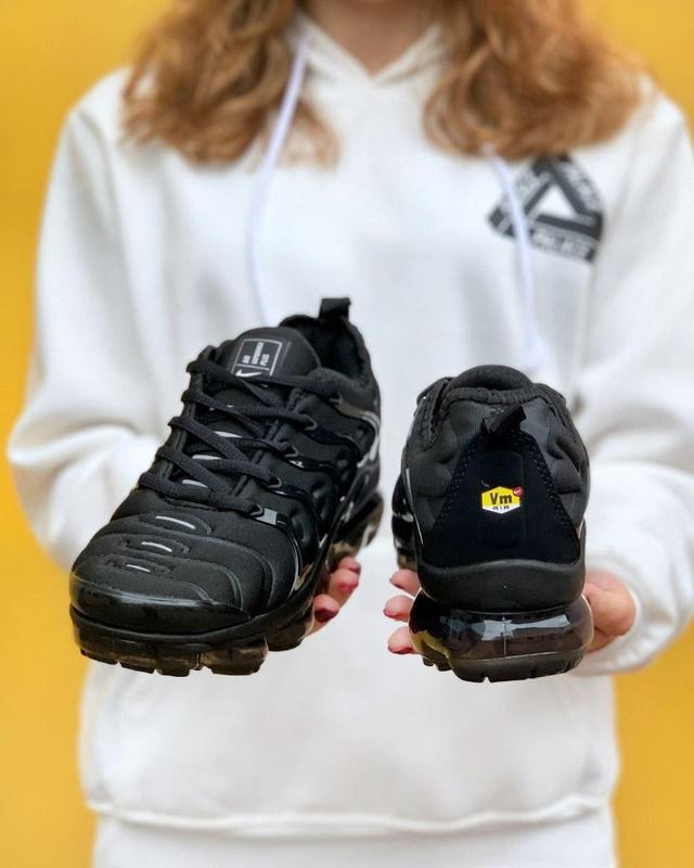 all black vapormax tn