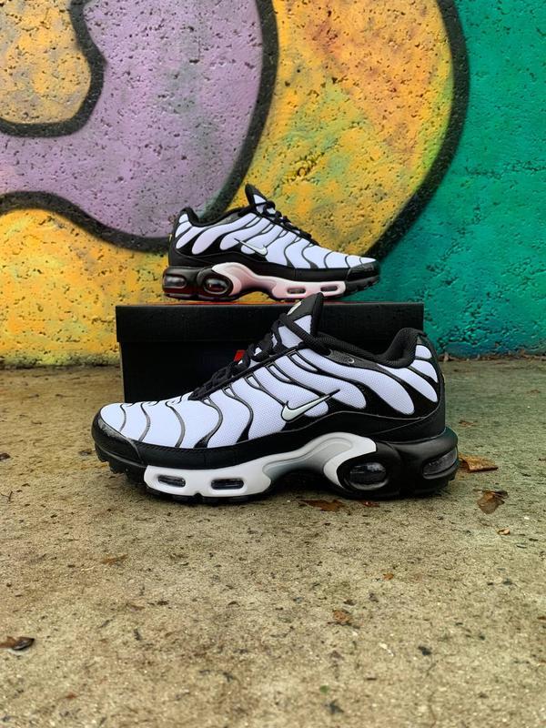 Air max store plus tn black