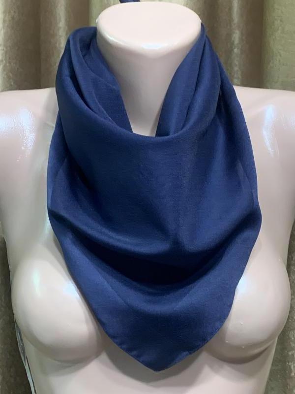 Тёмно-синий шейный платок