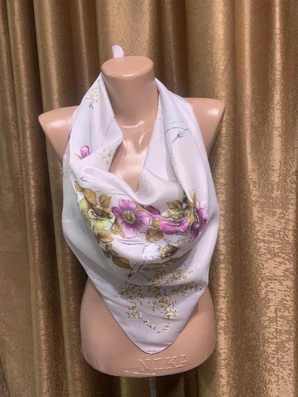 Нежный шёлковый шейный платок, цветочная ручная роспись