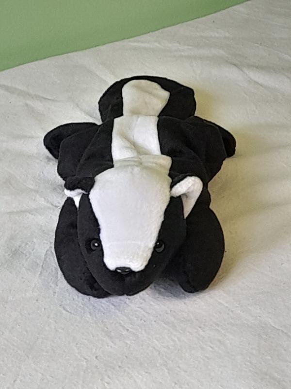 1995 stinky the skunk ty beanie babies collection