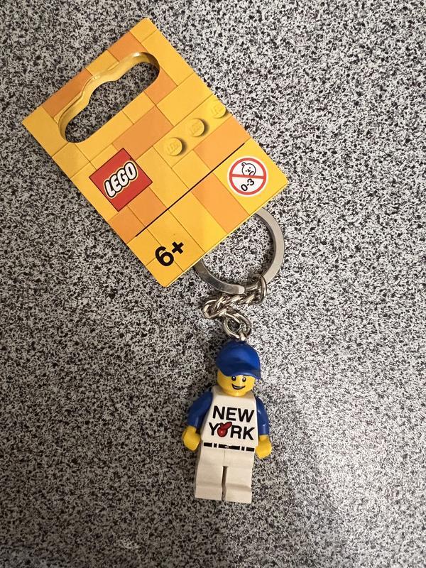 Лего брелок portachiavi lego new york minifigure 853601
