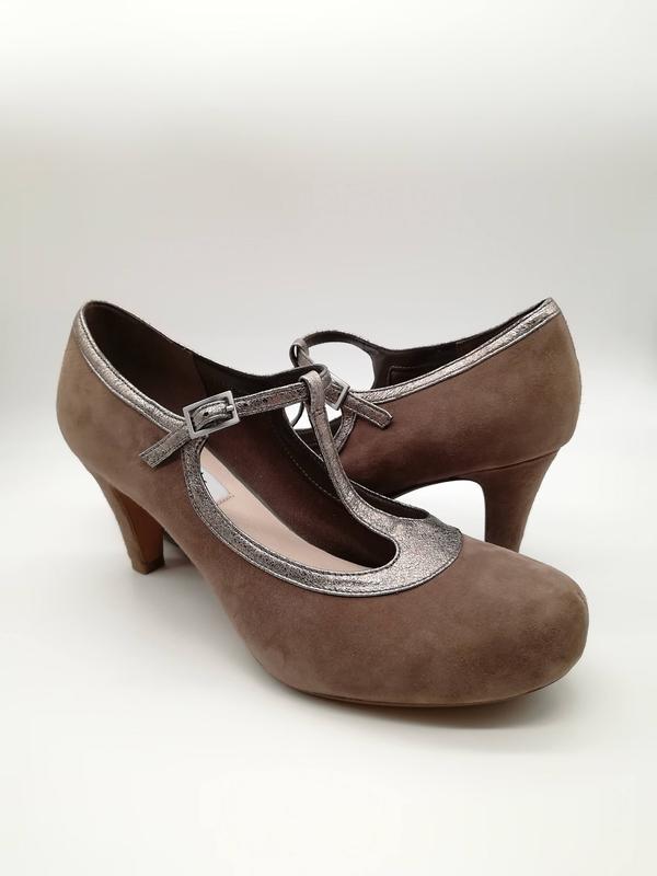 clarks chorus thrill